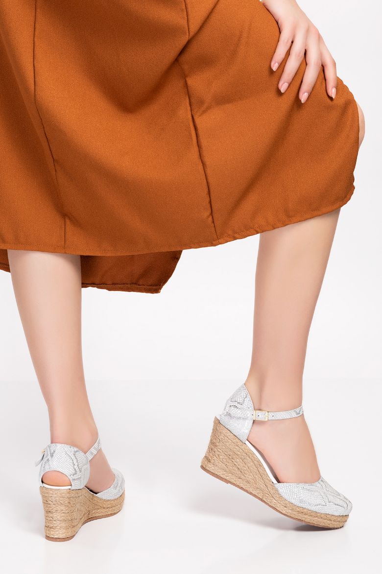 Simli Burnu Kapalı Yüksek Topuklu Kadın Yazlık Sandalet Lame Piton resmi