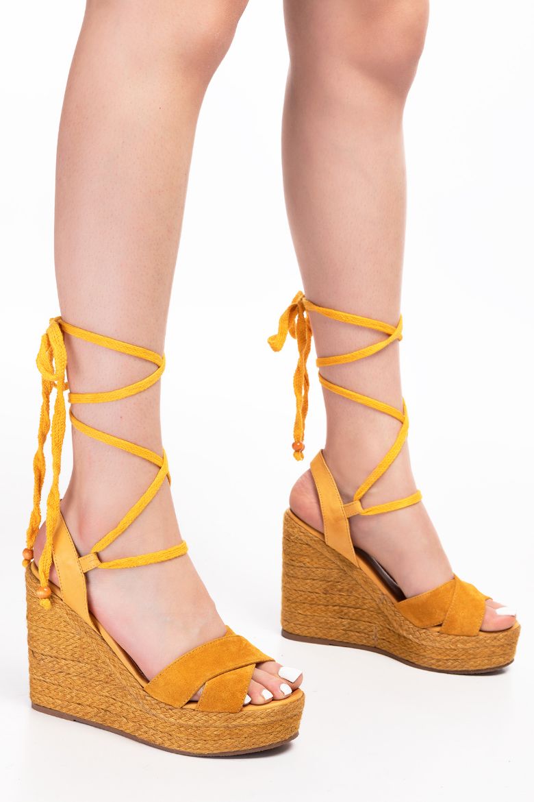 Noce Hakiki Süet Deri Bağcıklı Kadın Sandalet Sarı resmi
